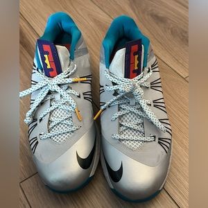 Nike LeBron X Low Akron Aeros